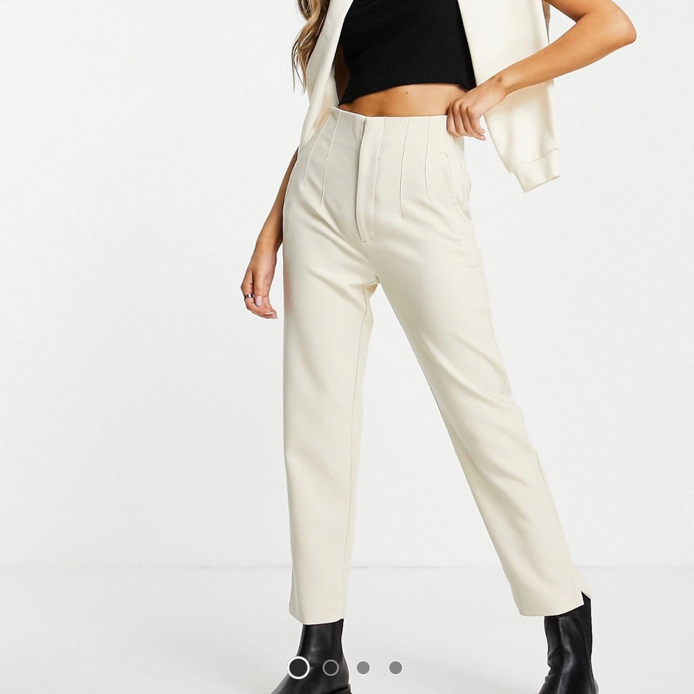 COPY - Stradivarius Slim Pleated High Waisted Pants IVORY cream white size US 10
